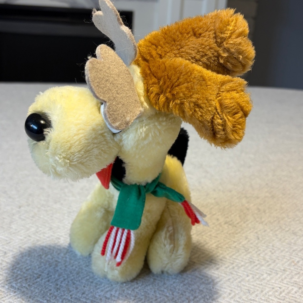 Vintage Christmas Odie Plush - Picture 2 of 6
